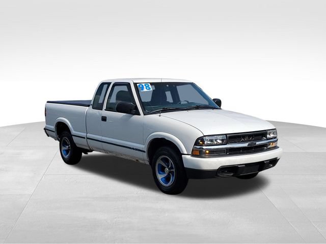 Used 1998 Chevrolet S10 Pickup LS w/ Preferred Equipment Group RWD video 2