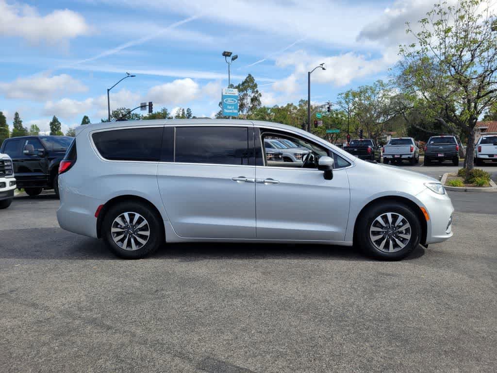 Used 2023 Chrysler Pacifica Touring-L image 8