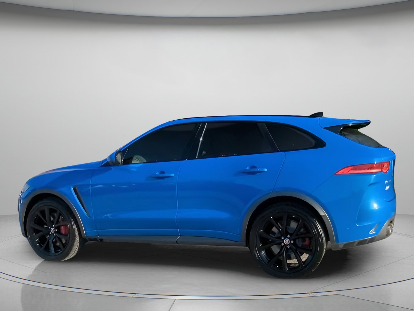 Used 2020 Jaguar F-PACE SVR image 17