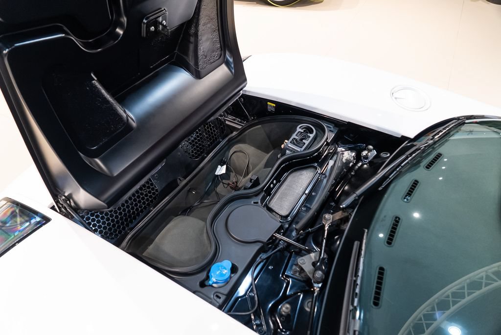 Used 2005 Ford GT RWD image 25