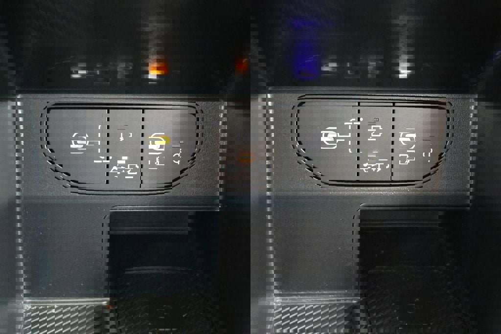 Used 2024 Kia Sorento S image 29