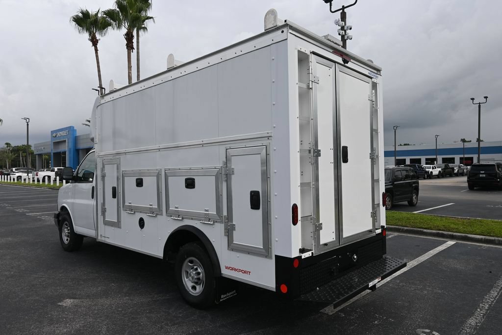 Used 2026 Chevrolet Express 3500 w/ Power Convenience Package RWD image 3