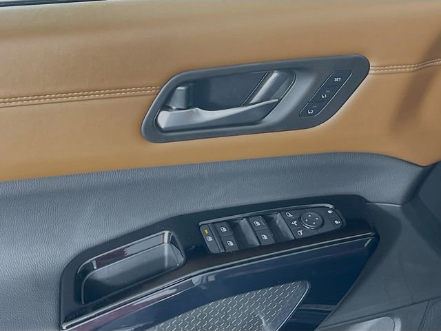 New 2026 Nissan Pathfinder Platinum FWD image 17