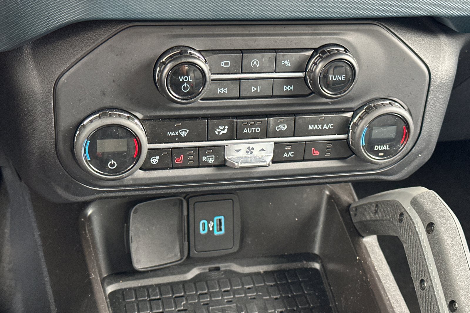 Used 2024 Ford Bronco Outer Banks AWD/4WD image 19