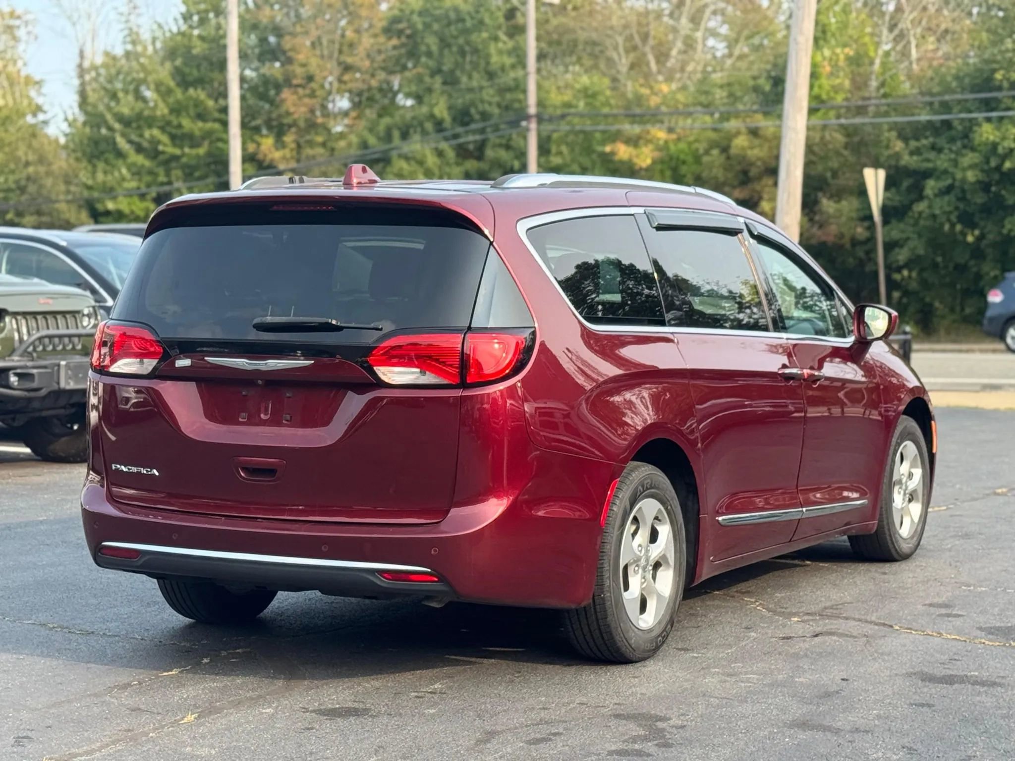 Used 2017 Chrysler Pacifica Touring-L Plus image 5