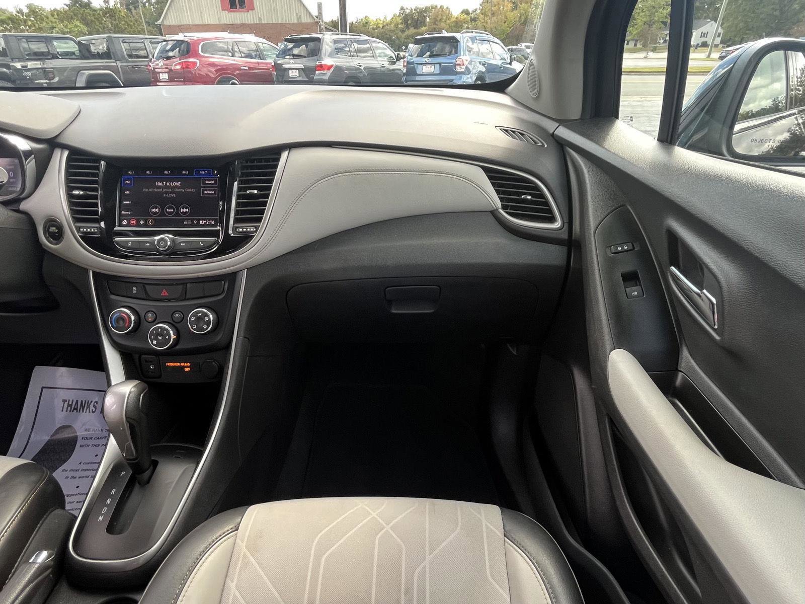 Used 2020 Chevrolet Trax LT w/ LT Convenience Package image 12