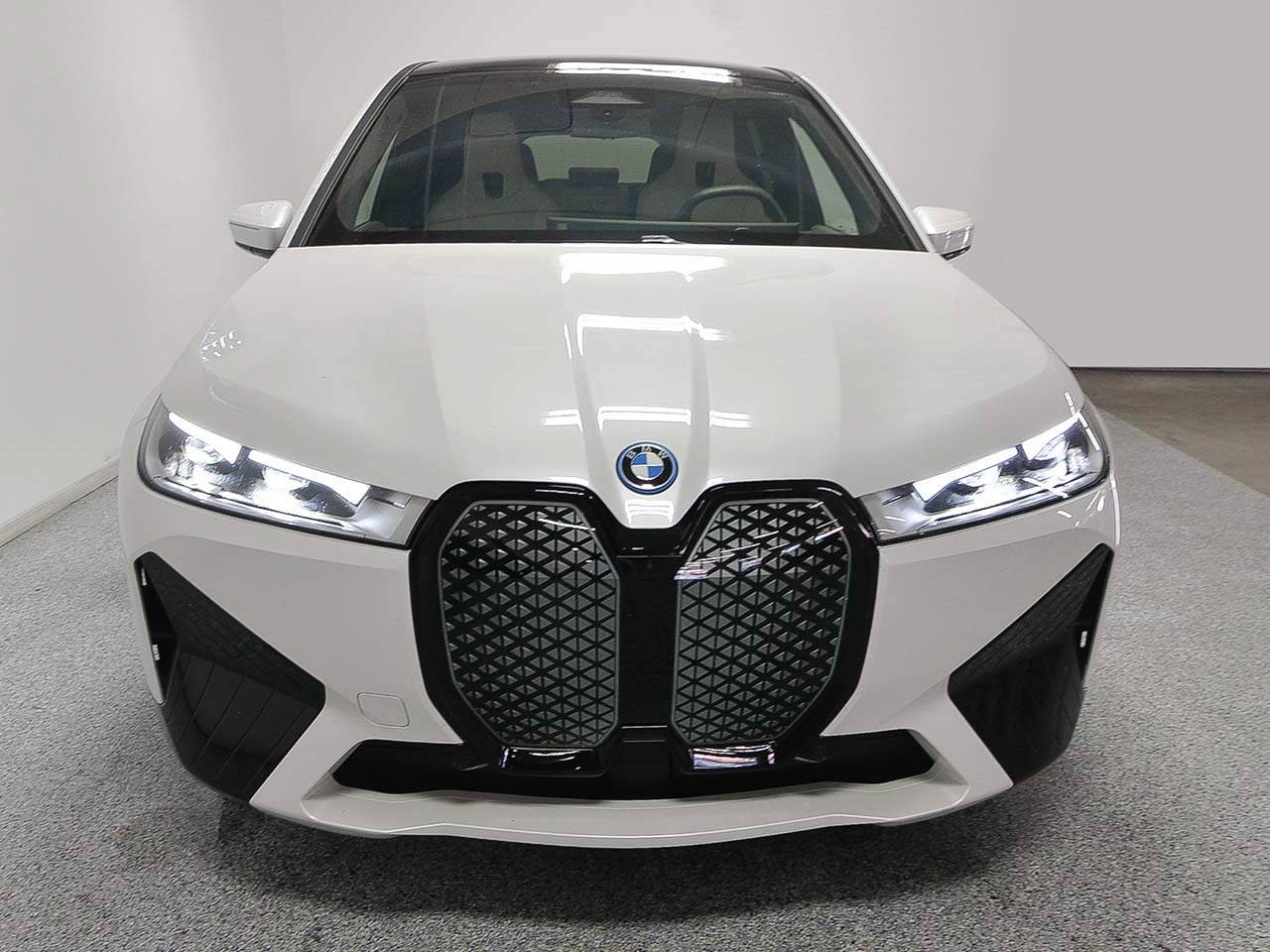 Used 2024 BMW iX xDrive50 w/ Sport Package AWD/4WD image 2