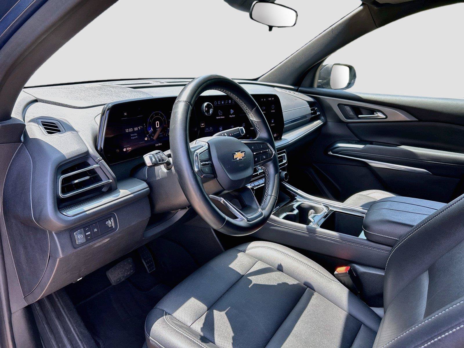 Used 2025 Chevrolet Traverse LT FWD image 27