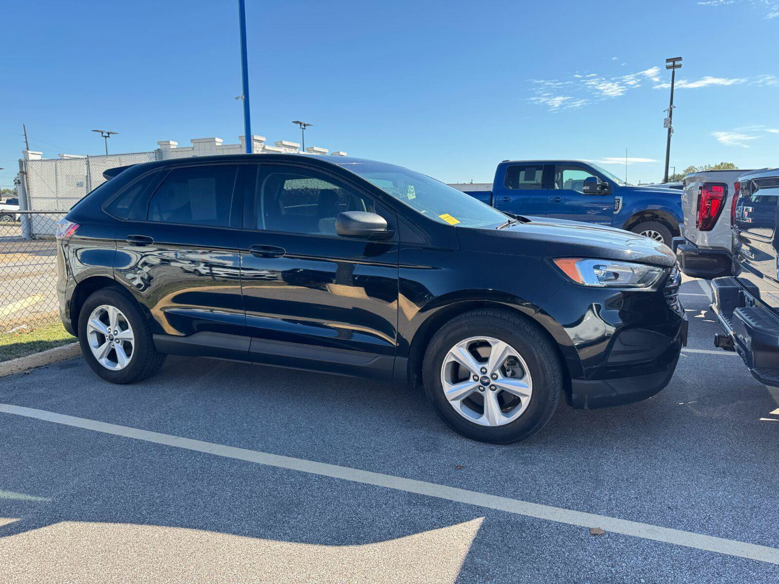 Used 2020 Ford Edge SE AWD/4WD image 3