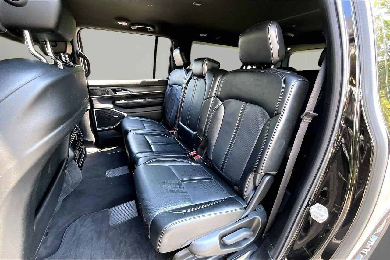 Certified 2024 Jeep Wagoneer L Series II w/ Flexible Seating Group AWD/4WD image 20