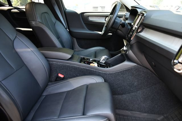 Certified 2026 Volvo XC40 B5 Plus AWD/4WD image 29