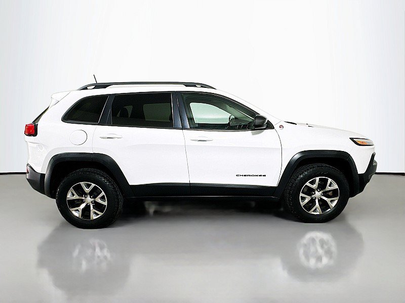 Used 2017 Jeep Cherokee Trailhawk w/ Cold Weather Group AWD/4WD image 8
