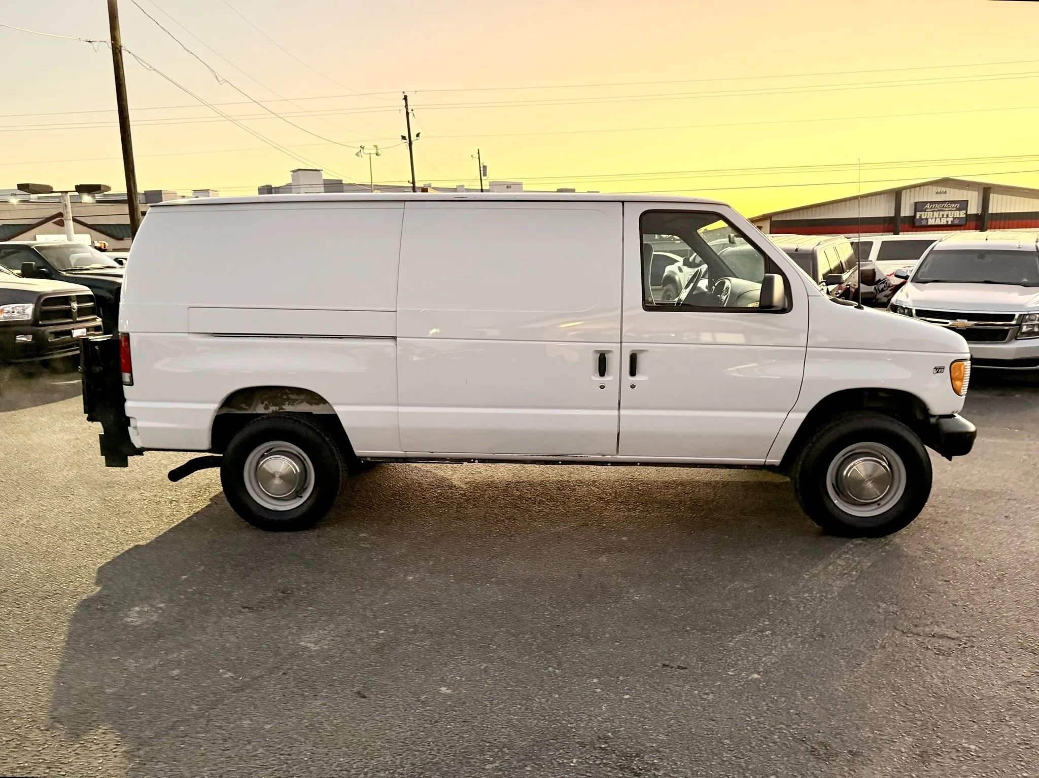 Used 2000 Ford E-350 and Econoline 350 Van image 6