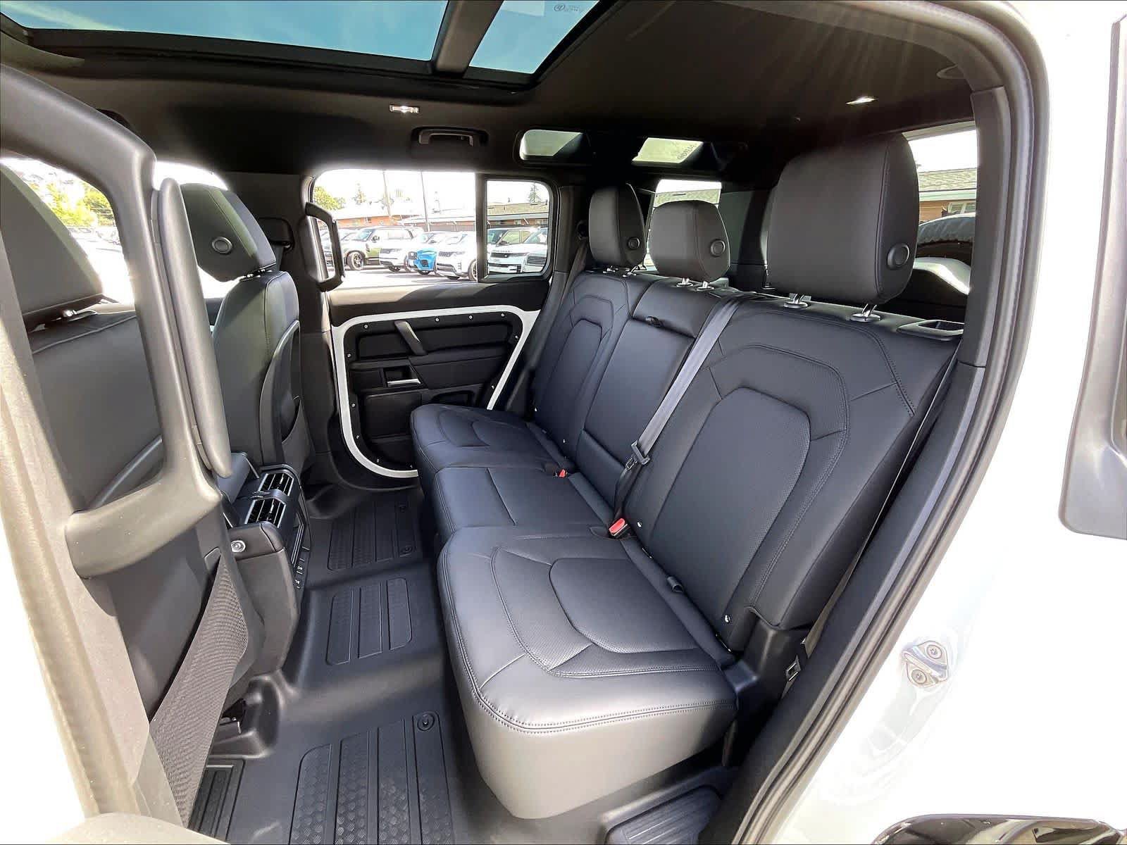 New 2026 Land Rover Defender 110 X-Dynamic SE AWD/4WD image 12