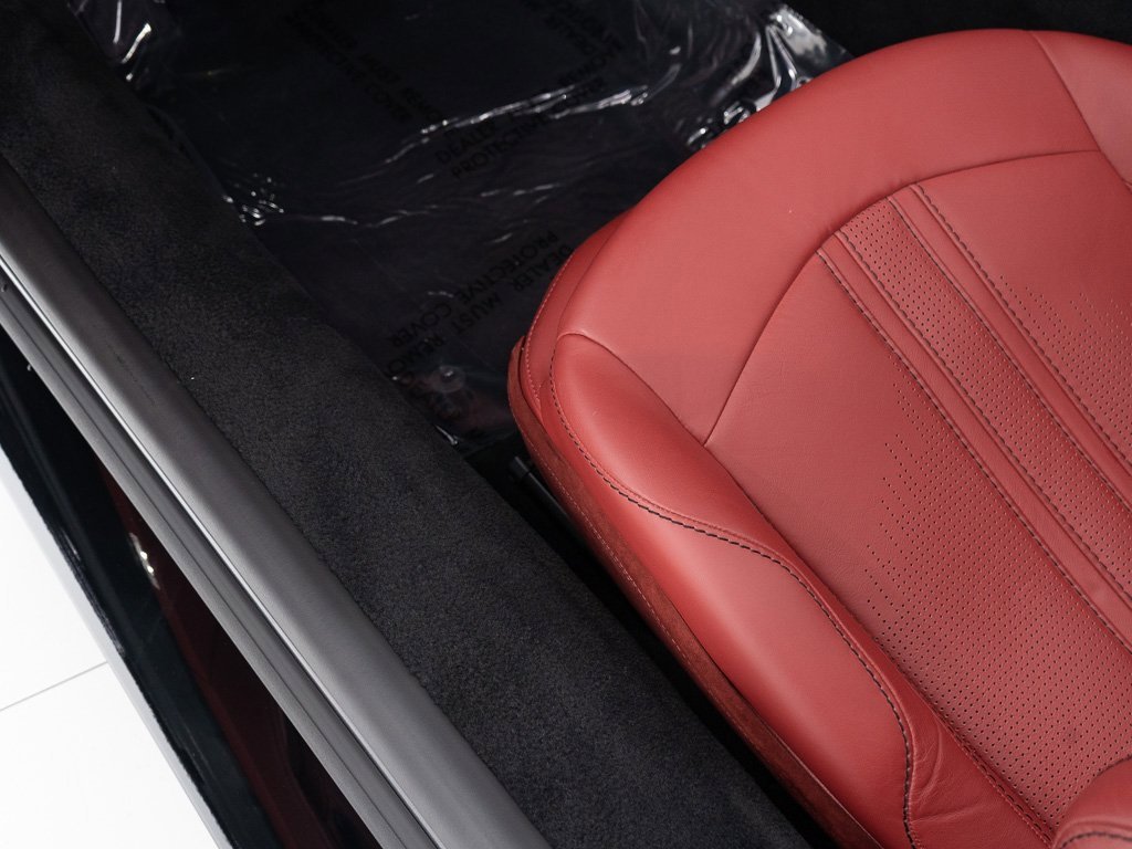 Used 2021 Aston Martin V8 Vantage Roadster image 20