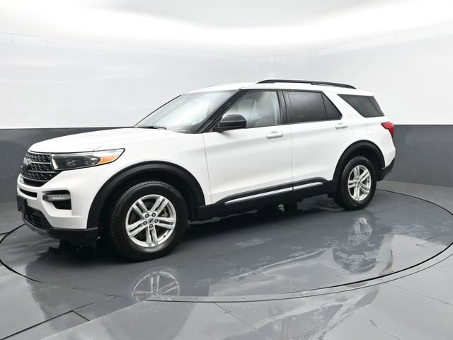 Used 2024 Ford Explorer XLT w/ Equipment Group 202A image 2