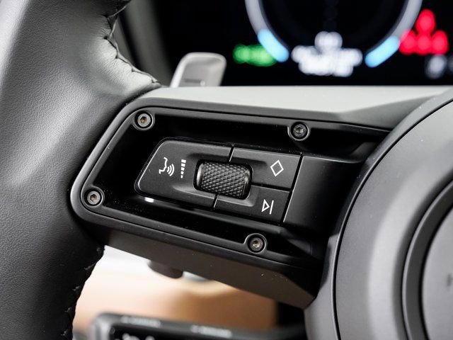 Certified 2025 Porsche Cayenne image 14