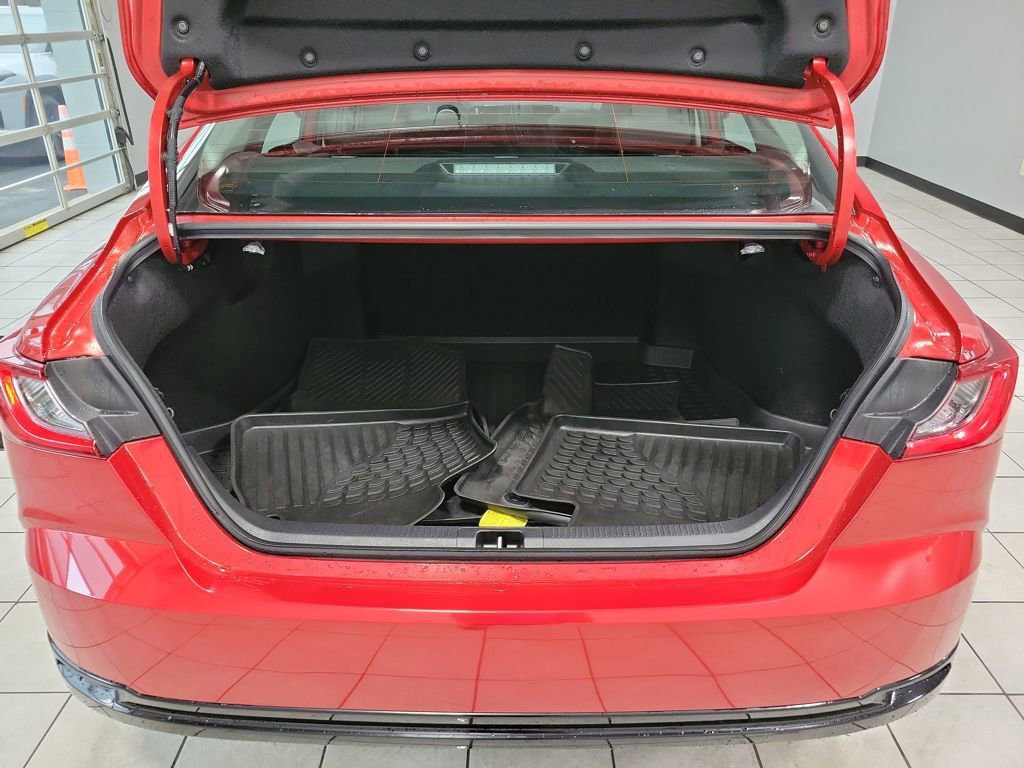 Used 2025 Toyota Camry XLE image 31