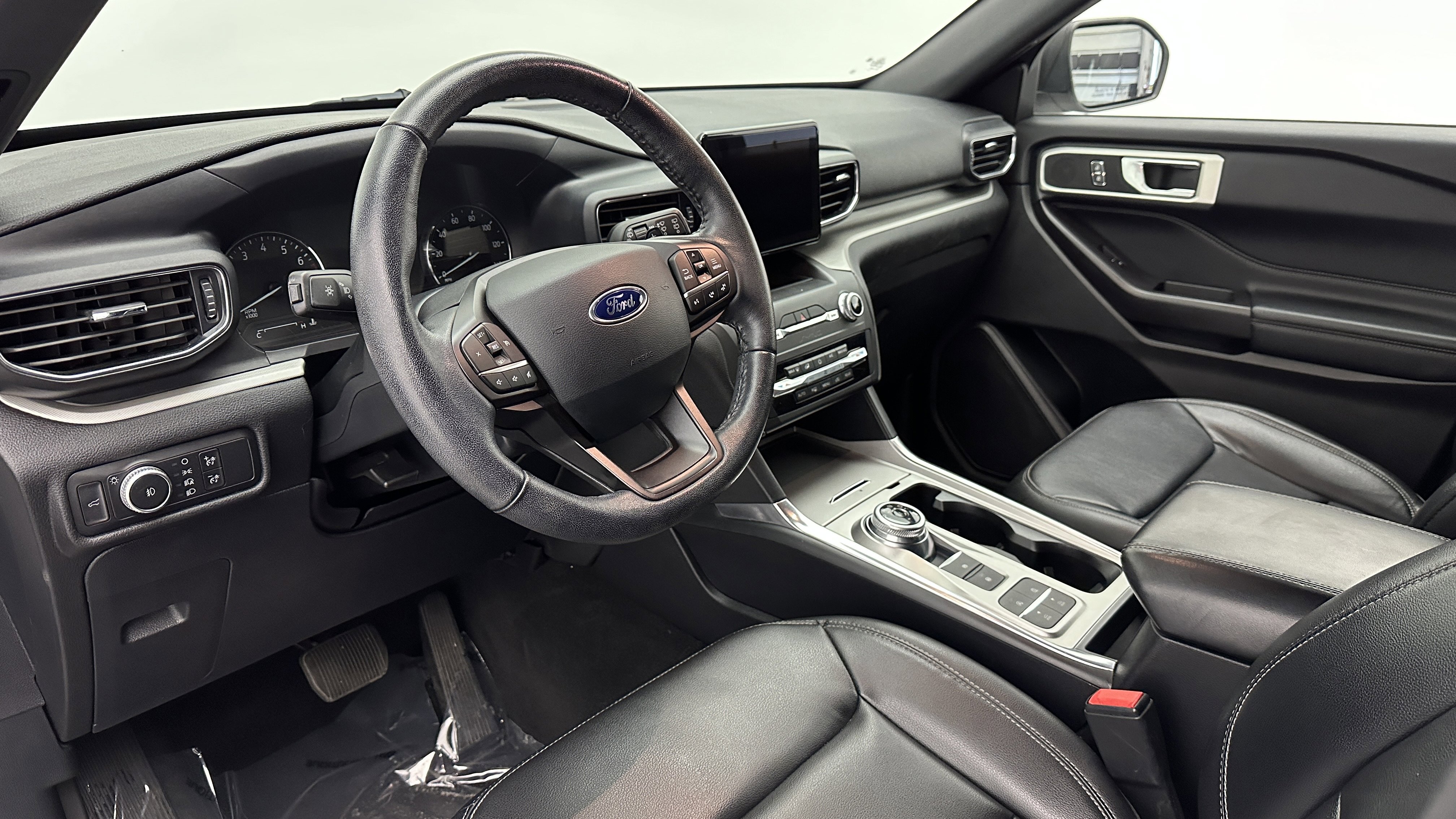 Used 2020 Ford Explorer XLT w/ Equipment Group 202A image 8