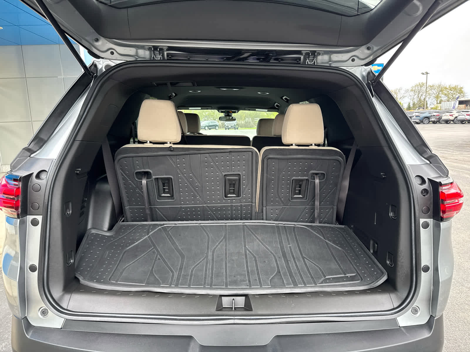 Used 2023 Chevrolet Traverse LS w/ Safety Package AWD/4WD image 15
