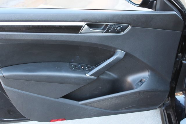 Used 2018 Volkswagen Passat 3.6 image 19