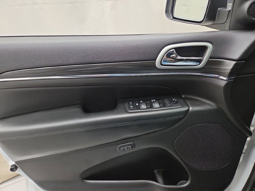 Used 2019 Jeep Grand Cherokee Limited AWD/4WD image 22