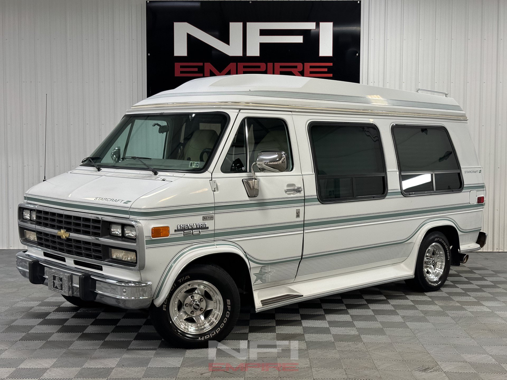 Used 1992 Chevrolet G20 RWD image 1
