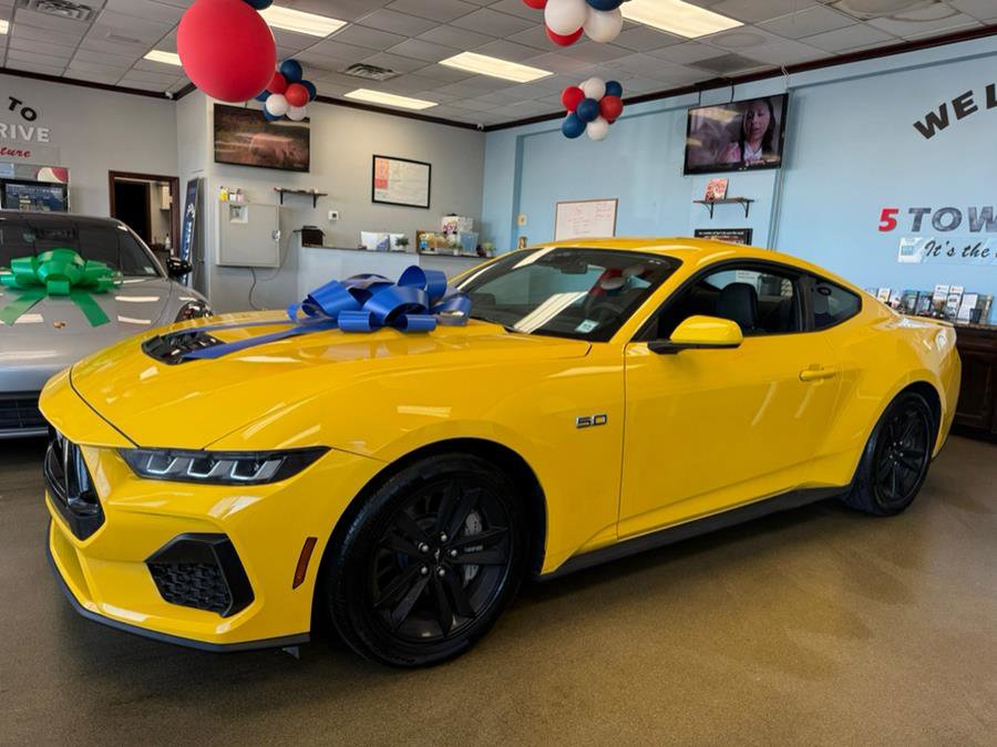 Used 2024 Ford Mustang GT RWD image 3