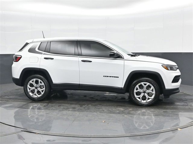 Used 2025 Jeep Compass Sport w/ Mopar Graphics Package image 5