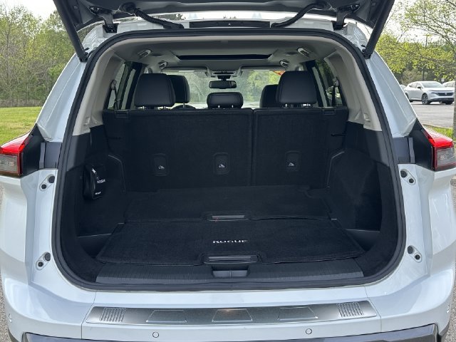 Certified 2025 Nissan Rogue SL w/ Tech Package FWD image 20