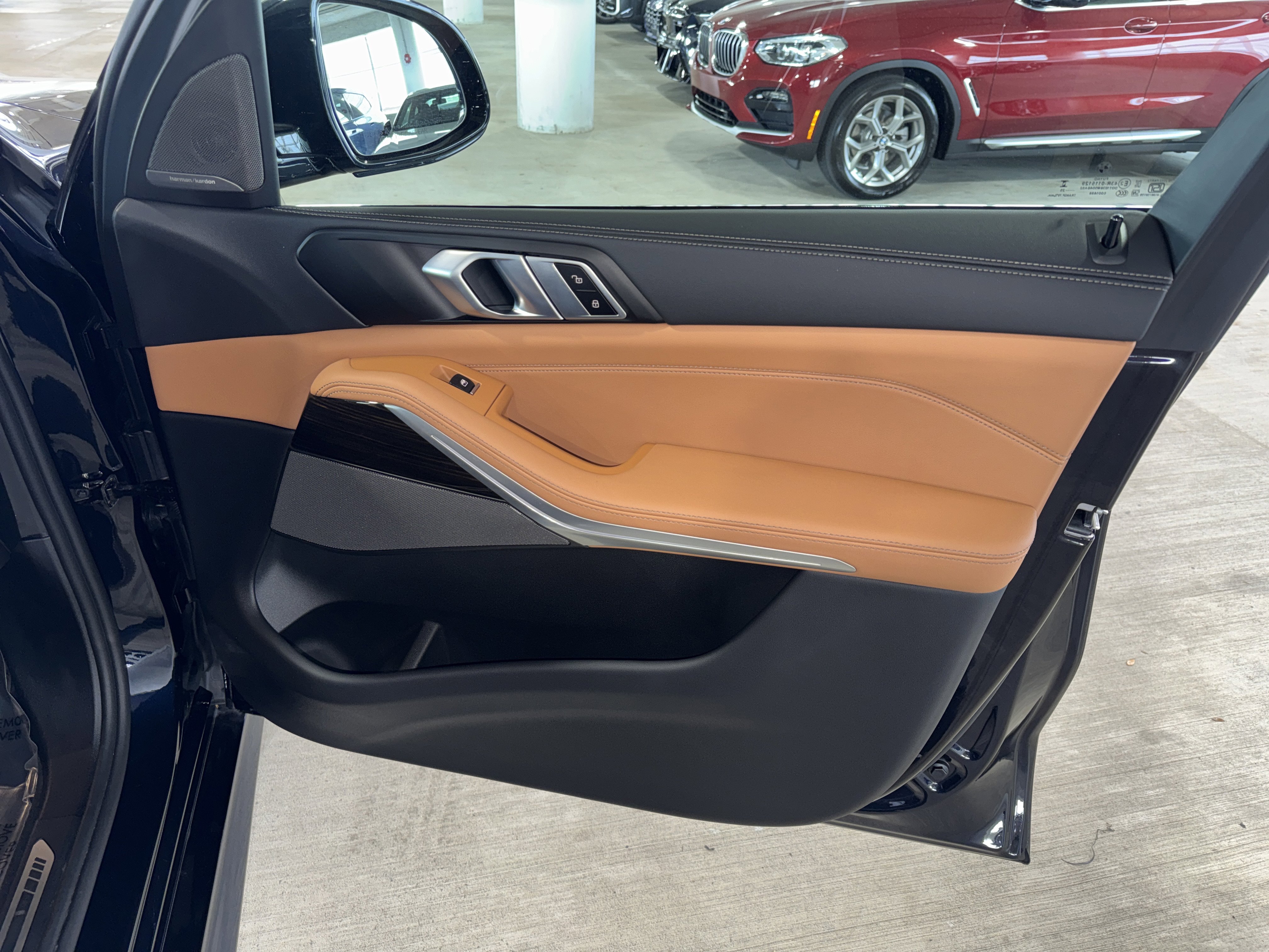 Used 2025 BMW X5 xDrive40i w/ M Sport Package image 9