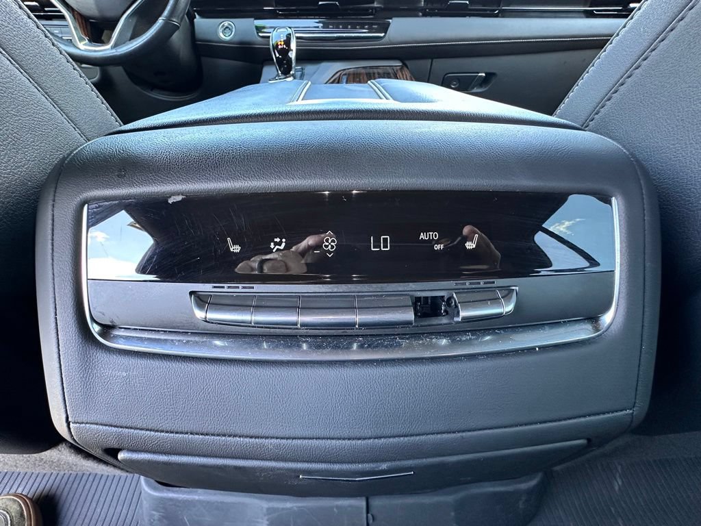 Used 2024 Cadillac Escalade Luxury AWD/4WD image 30