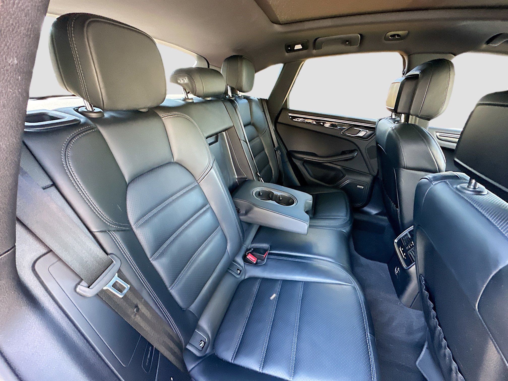 Used 2024 Porsche Macan S image 30