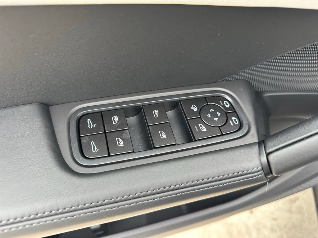 Used 2026 Porsche Cayenne AWD/4WD image 21