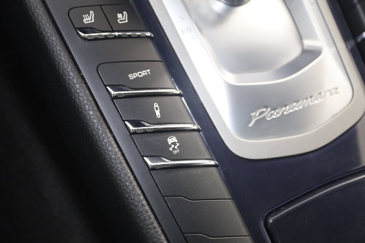 Used 2016 Porsche Panamera 4 Edition AWD/4WD image 27