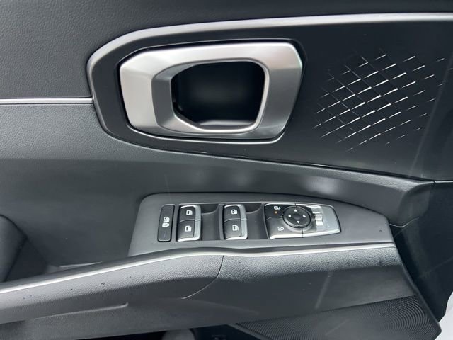 Used 2025 Kia Sorento S image 6