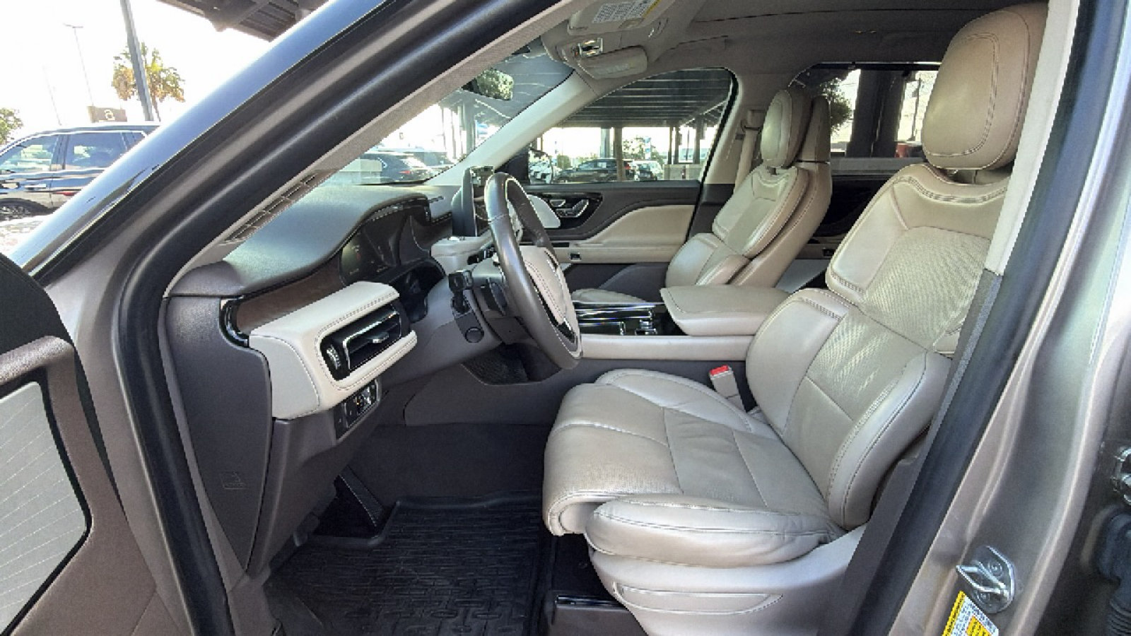Used 2020 Lincoln Aviator Reserve w/ Equipment Group 201A RWD image 13