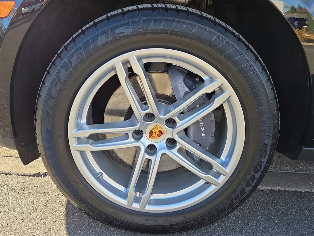 Used 2025 Porsche Macan image 24