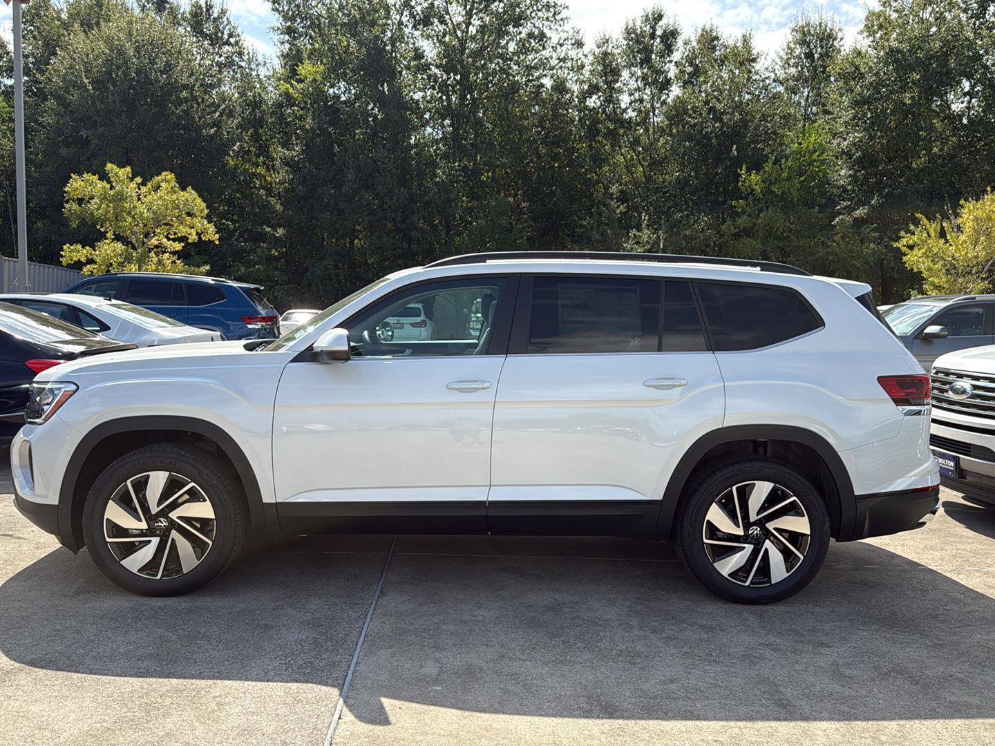 New 2026 Volkswagen Atlas SE image 2