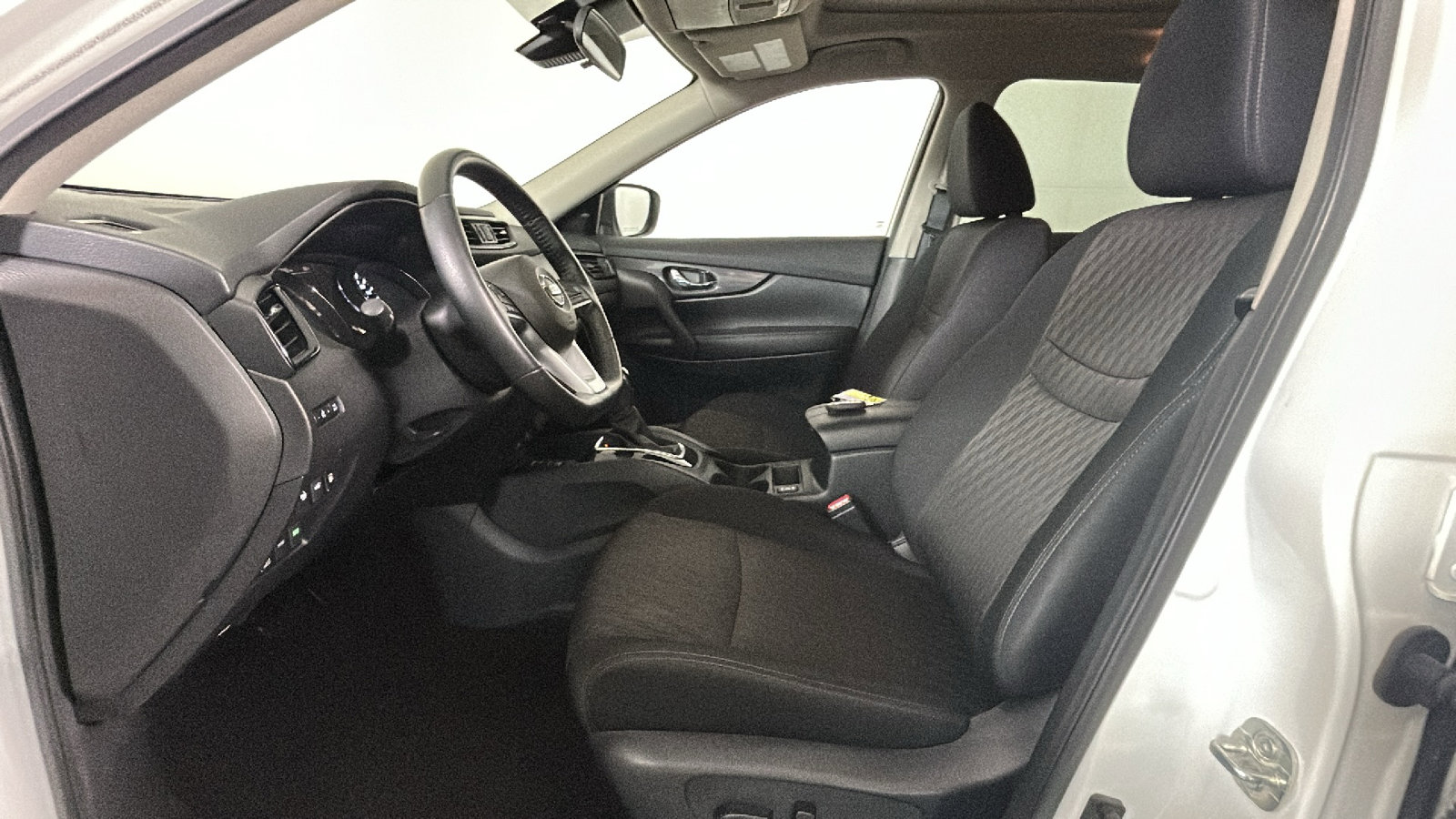 Used 2020 Nissan Rogue SV AWD/4WD image 11