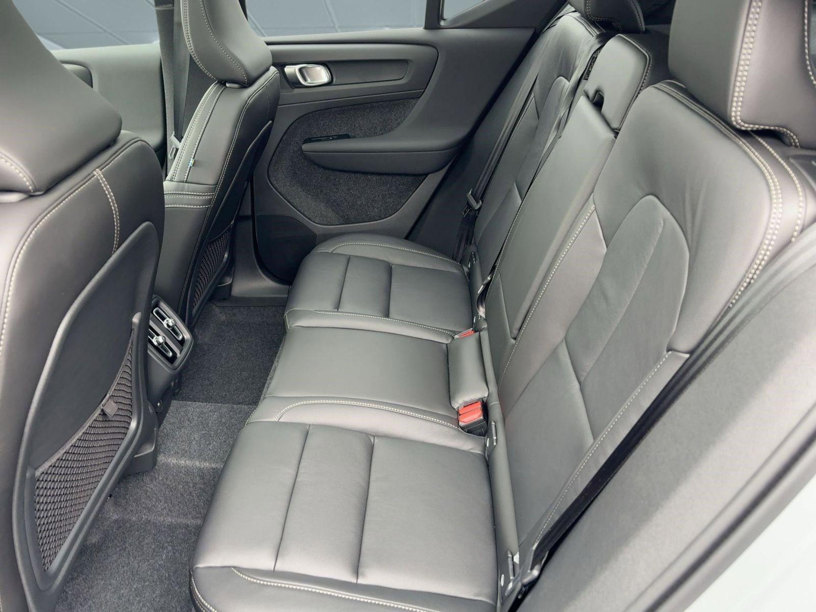 New 2026 Volvo XC40 B4 Core image 14