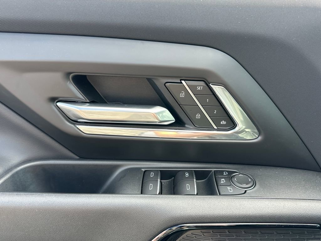 New 2025 Chevrolet Silverado EV LT image 13