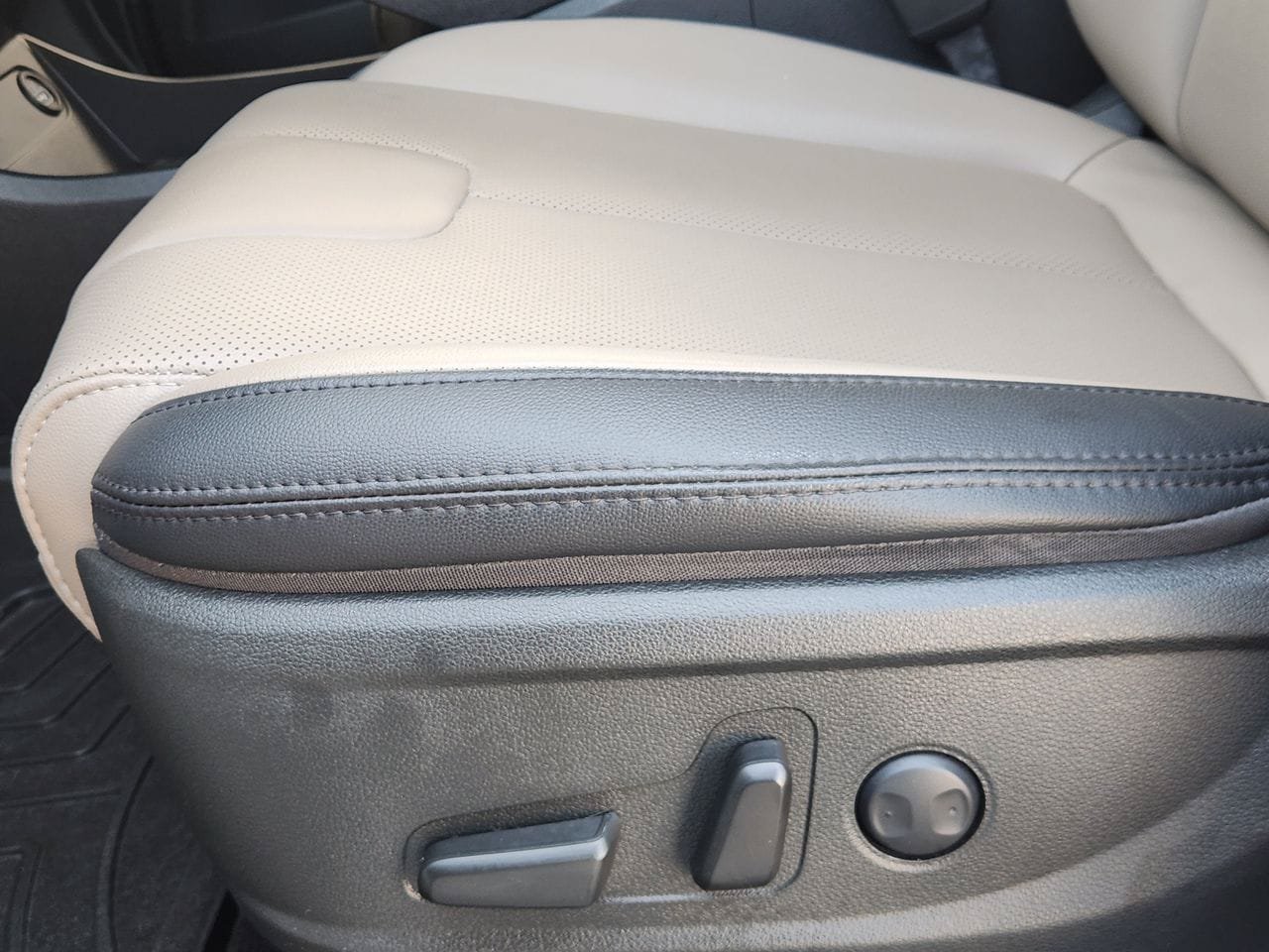 Used 2023 Hyundai Santa Fe SEL w/ Premium Package FWD image 23