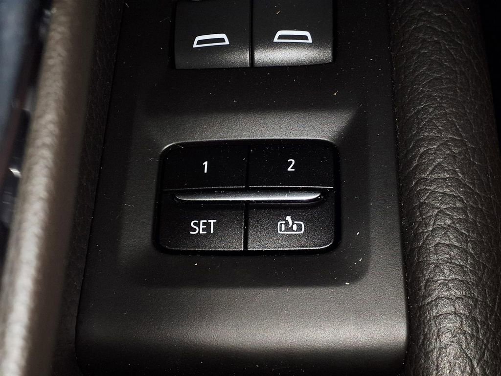 Used 2021 GMC Yukon Denali w/ Denali Premium Package image 18