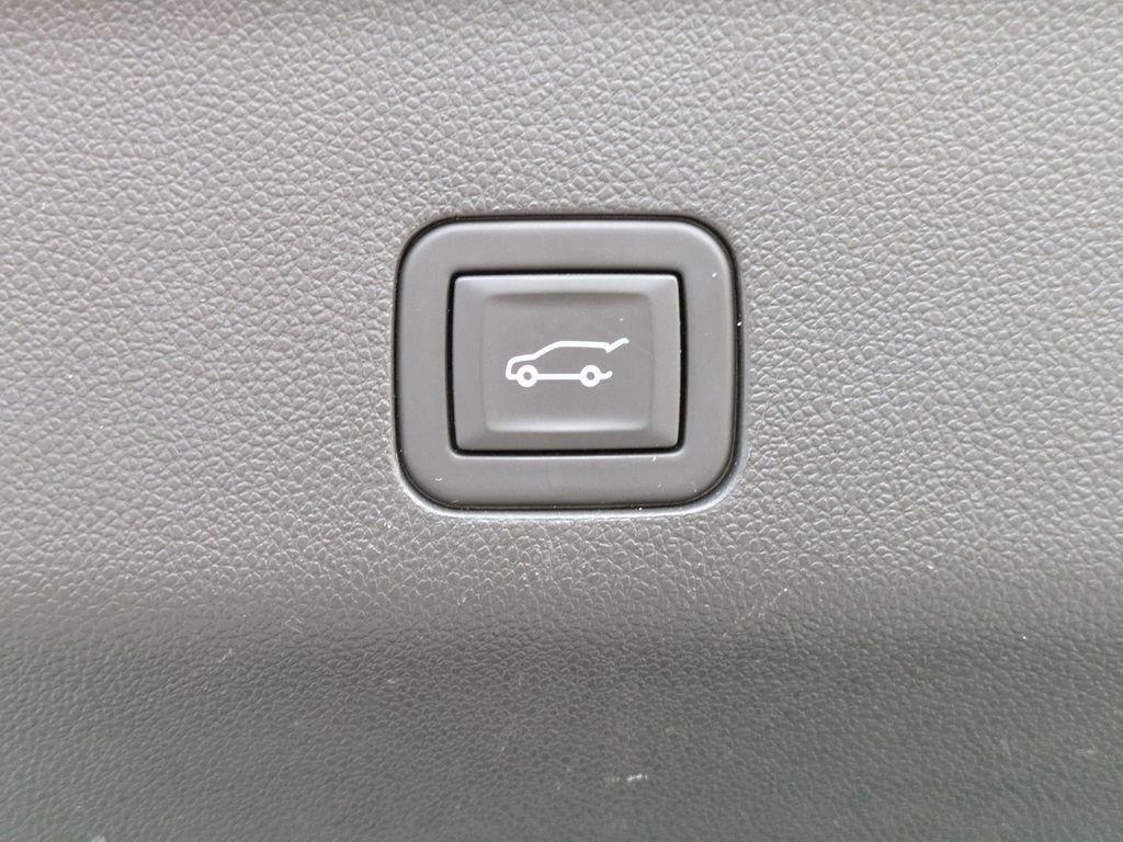 Certified 2024 Chevrolet Suburban Premier image 15