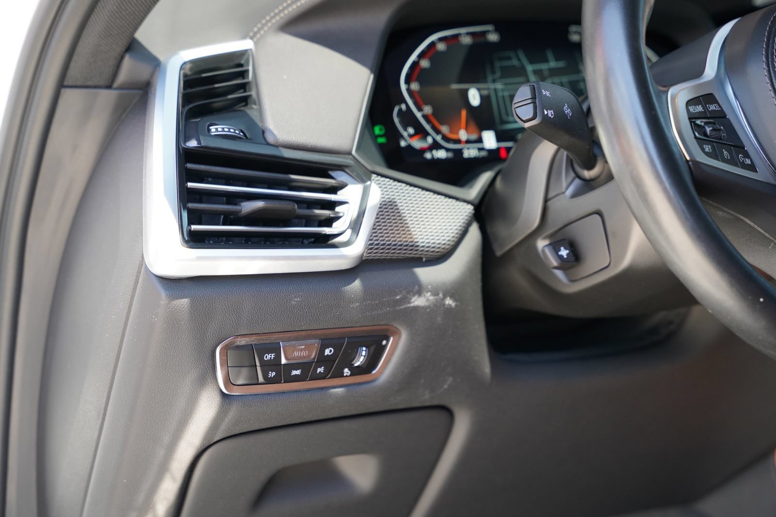 Used 2023 BMW X6 xDrive40i w/ M Sport Package AWD/4WD image 18