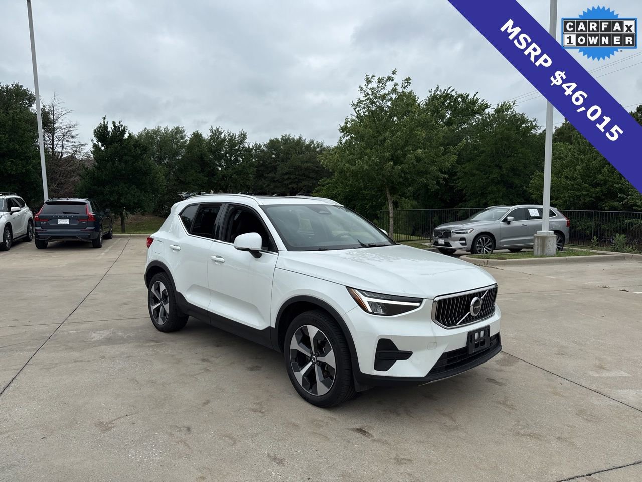 Used 2025 Volvo XC40 B5 Core AWD/4WD image 3