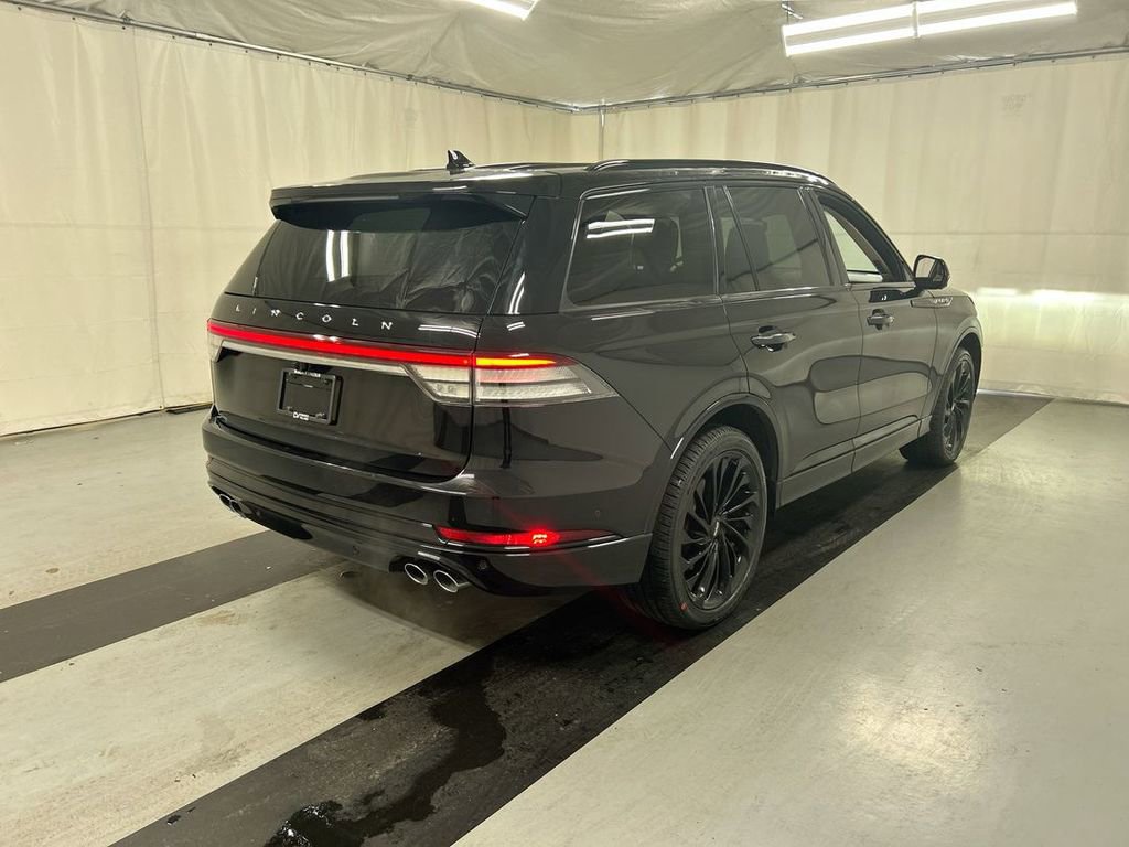 Used 2023 Lincoln Aviator Reserve w/ Equipment Group 201A image 2