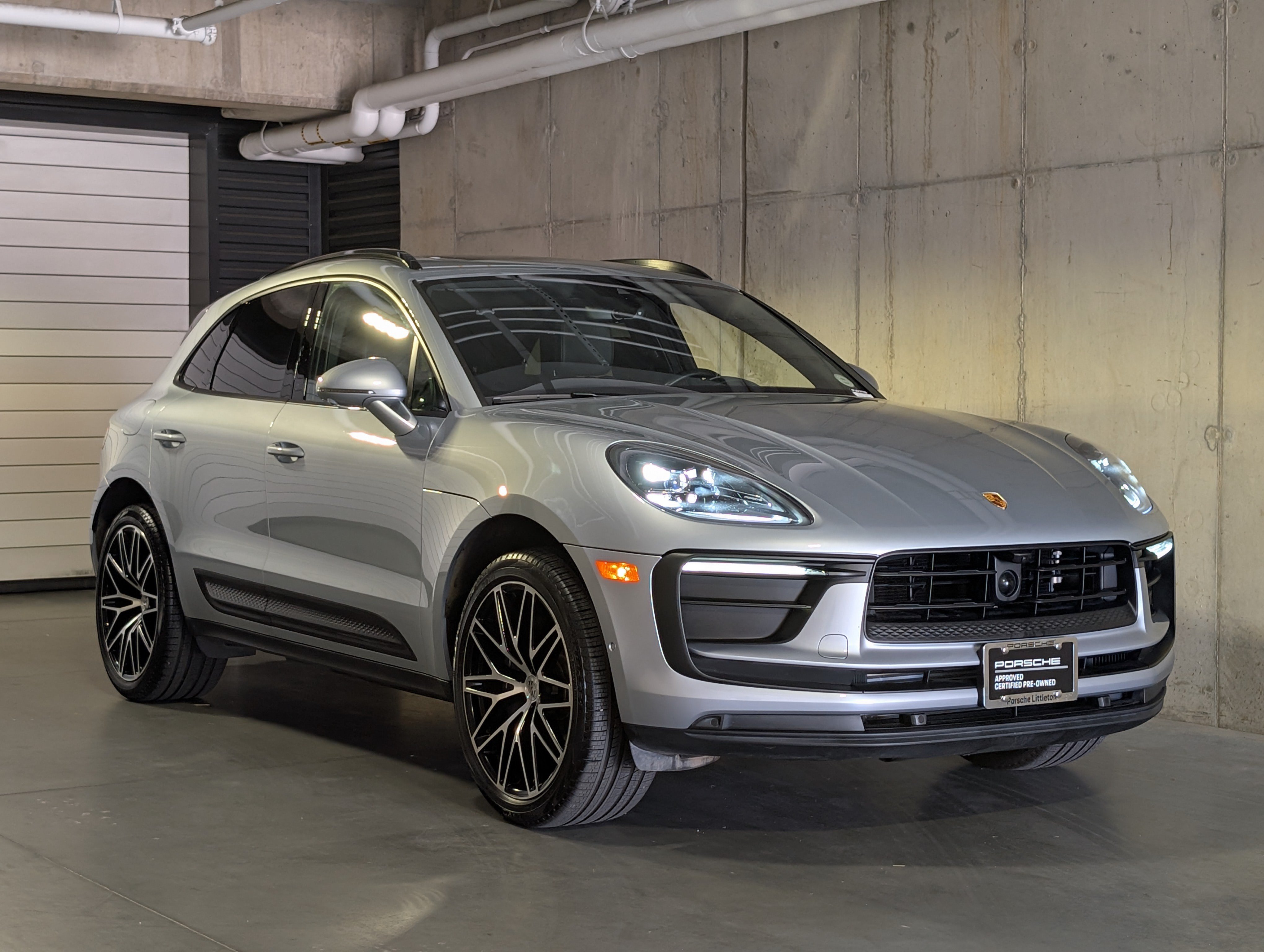 Certified 2023 Porsche Macan Turbo AWD/4WD image 11