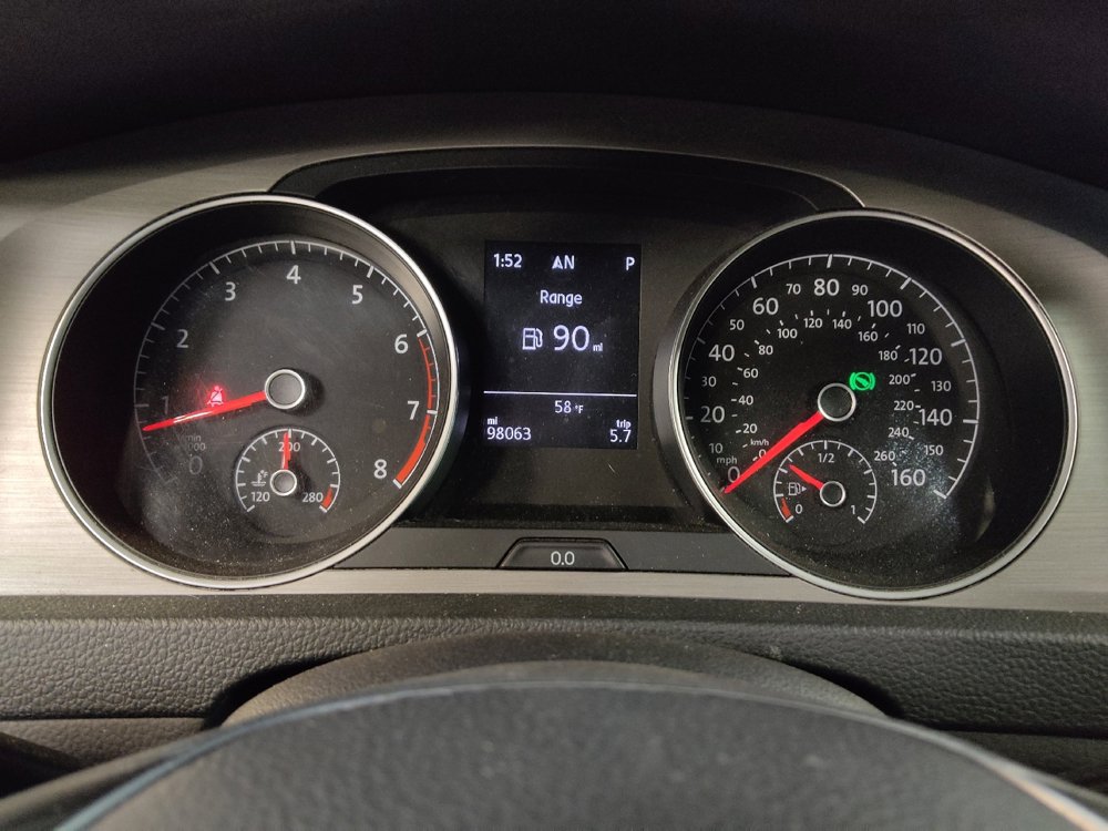 Used 2015 Volkswagen Golf S image 23